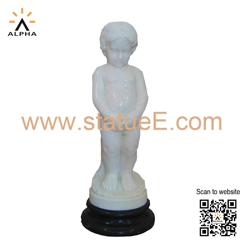 peeing boy statue